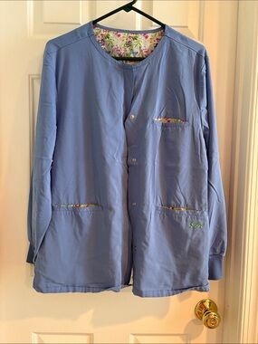 Women's Ceil Blue Button-Front Scrub Jacket with Floral Trim